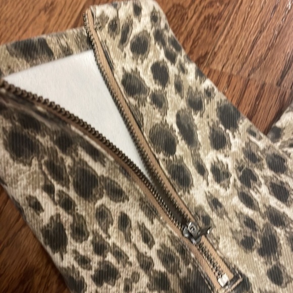 J. MCLAUGHLIN  -Safari Baxter Jean -Camel and brown color animal print 🤩 - Picture 11 of 11